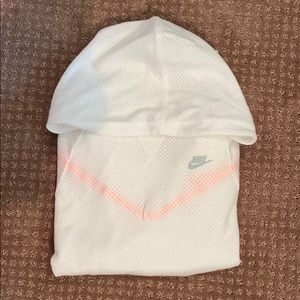 Nike Hoodie [589010-100]